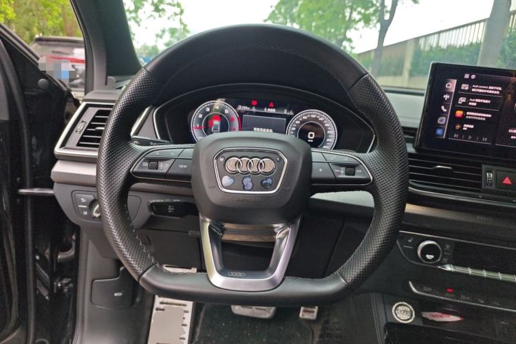 Used Audi Q5L Sportback 2022 Updated 40 TFSI Luxury Edition Steering Wheel