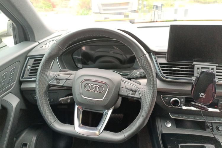 Used Audi Q5L Sportback 2022 Updated 40 TFSI Luxury Edition Steering Wheel