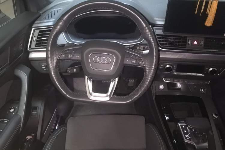 Used Audi Q5L Sportback 2022 45 TFSI Luxury Model Steering Wheel