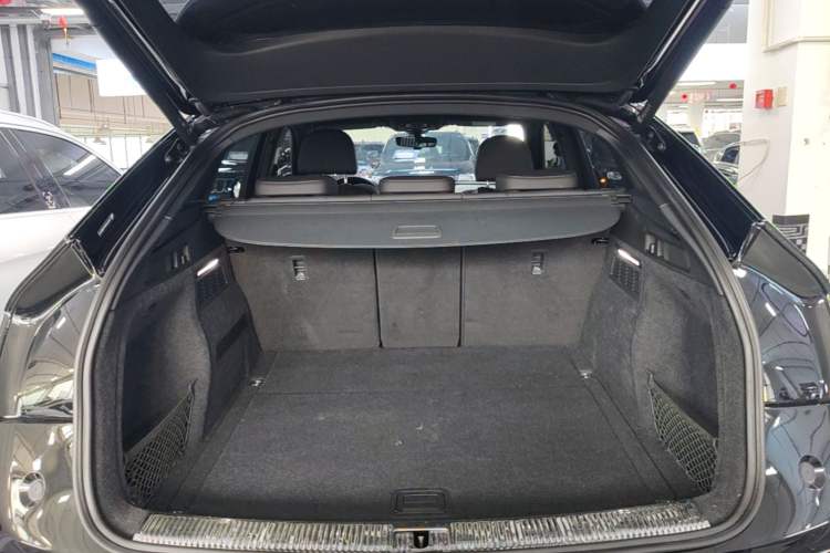 Used Audi Q5L Sportback 2022 Updated 40 TFSI Fashion Version Trunk