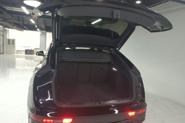 Used Audi Q5L Sportback 2022 Updated 40 TFSI Fashion Version Trunk
