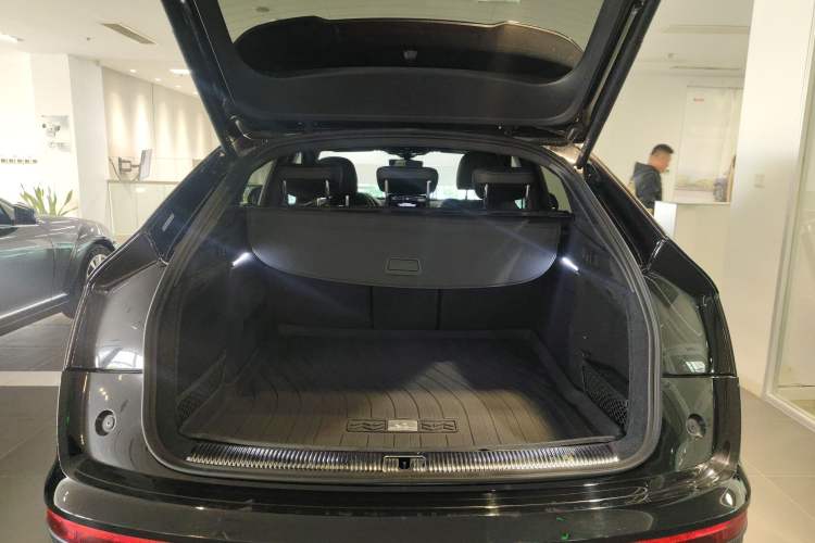 Used Audi Q5L Sportback 2022 40 TFSI Luxury Model Trunk
