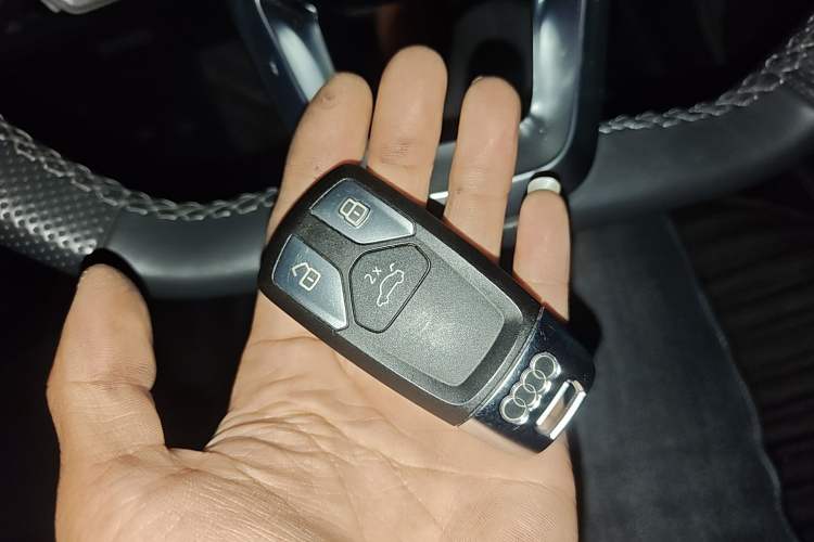Used Audi Q5L Sportback 2022 40 TFSI Luxury Model Vehicle Key