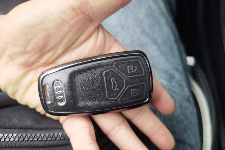 Used Audi Q5L Sportback 2022 40 TFSI Luxury Model Vehicle Key