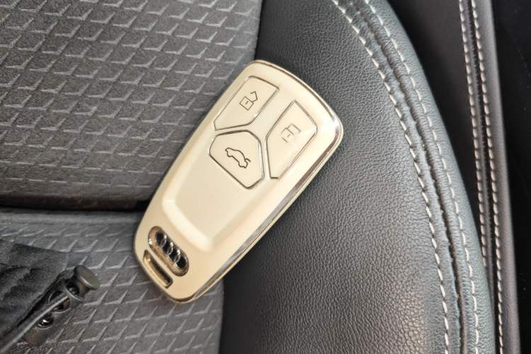 Used Audi Q5L Sportback 2022 45 TFSI Luxury Model Vehicle Key