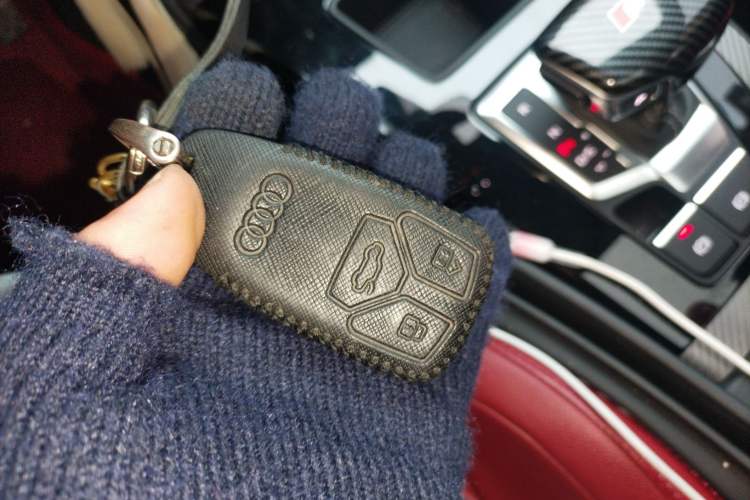 Used Audi Q5L Sportback 2022 40 TFSI Luxury Model Vehicle Key