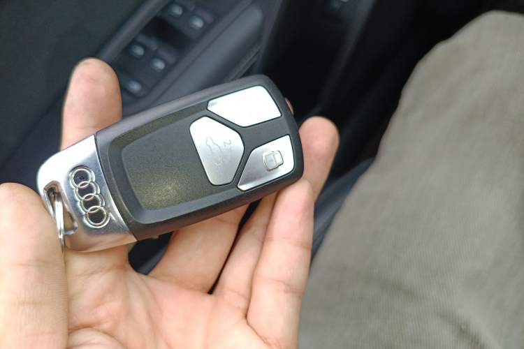 Used Audi Q5L Sportback 2022 Updated 40 TFSI Luxury Edition Vehicle Key