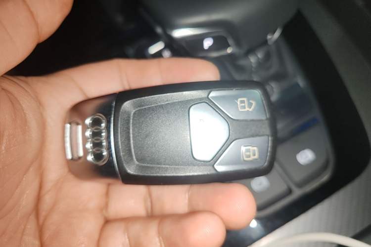 Used Audi Q5L Sportback 2022 40 TFSI Luxury Model Vehicle Key