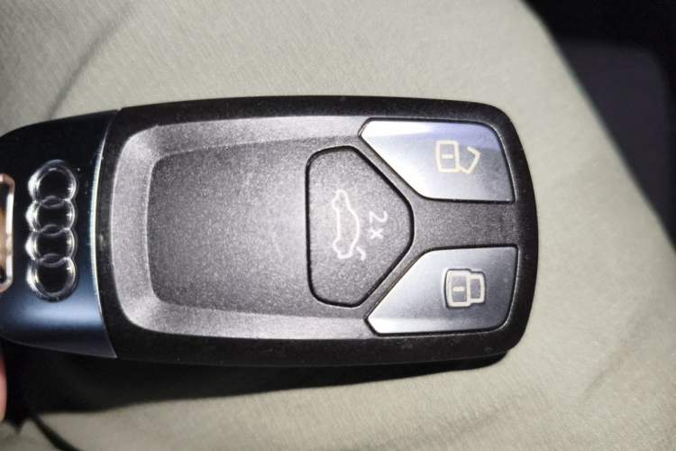Used Audi Q5L Sportback 2022 45 TFSI Luxury Model Vehicle Key