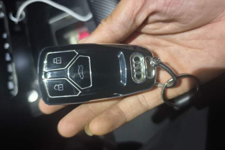 Used Audi Q5L Sportback 2022 40 TFSI Luxury Model Vehicle Key