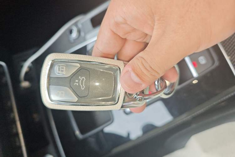 Used Audi Q5L Sportback 2022 Updated 45 TFSI Luxury Edition Vehicle Key