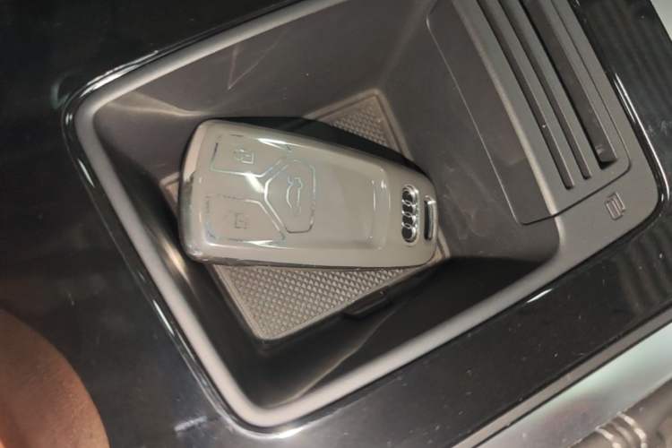 Used Audi Q5L Sportback 2022 40 TFSI Fashion Model Vehicle Key