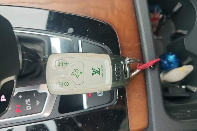 Used Audi Q5L Sportback 2022 45 TFSI Luxury Model Vehicle Key