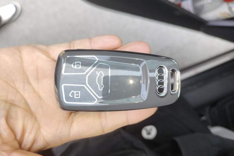 Used Audi Q5L Sportback 2022 40 TFSI Fashion Model Vehicle Key
