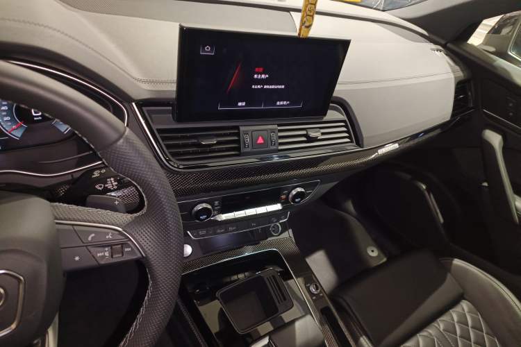 Used Audi Q5L Sportback 2022 40 TFSI Fashion Model Audio And AC Panel