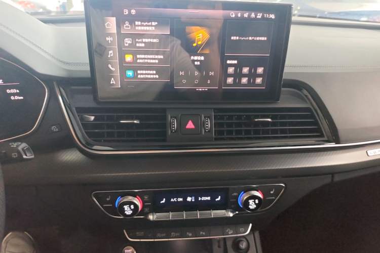Used Audi Q5L Sportback 2022 40 TFSI Luxury Model Audio And AC Panel