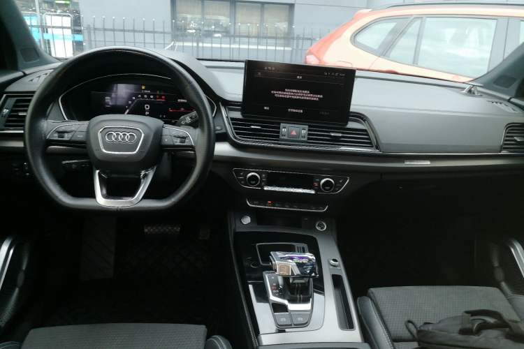 Used Audi Q5L Sportback 2022 45 TFSI Luxury Model Center Console