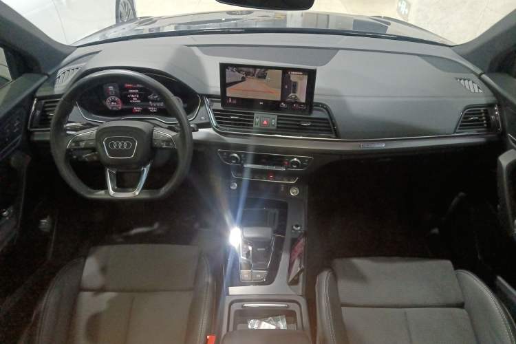 Used Audi Q5L Sportback 2022 40 TFSI Luxury Model Center Console