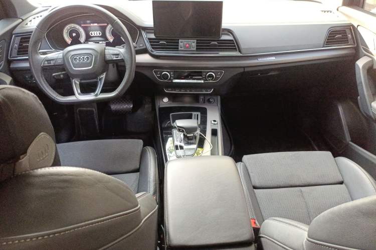 Used Audi Q5L Sportback 2022 40 TFSI Luxury Model Center Console