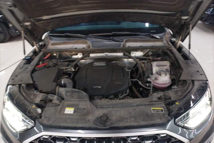 Used Audi Q5L Sportback 2022 40 TFSI Luxury Model Engine Bay