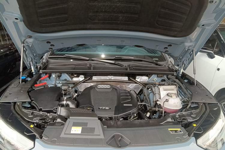 Used Audi Q5L Sportback 2022 40 TFSI RS Package Performance Model Engine Bay