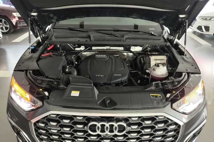 Used Audi Q5L Sportback 2022 40 TFSI Luxury Model Engine Bay