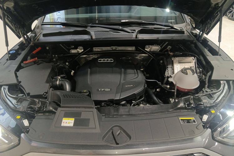 Used Audi Q5L Sportback 2022 40 TFSI Luxury Model Engine Bay
