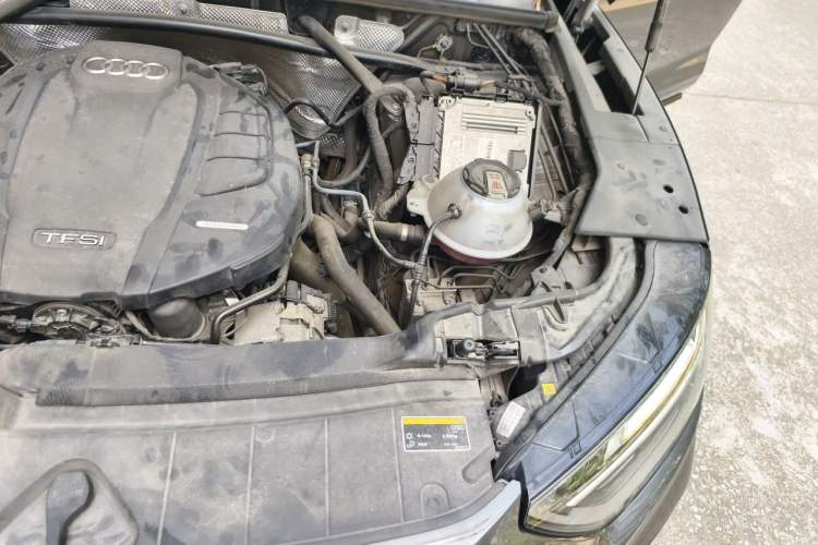 Used Audi Q5L Sportback 2022 40 TFSI Luxury Model Engine Bay Left