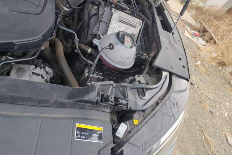 Used Audi Q5L Sportback 2022 40 TFSI RS Package Performance Model Engine Bay Left