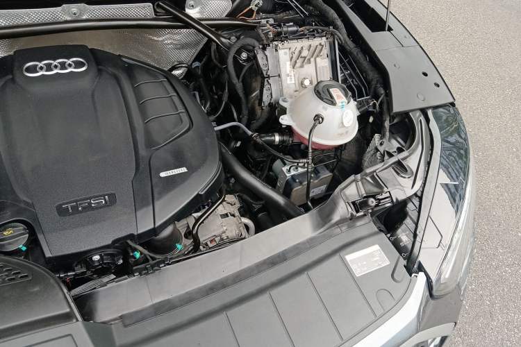 Used Audi Q5L Sportback 2022 45 TFSI Luxury Model Engine Bay Left