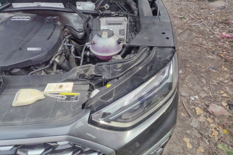 Used Audi Q5L Sportback 2022 40 TFSI Luxury Model Engine Bay Left