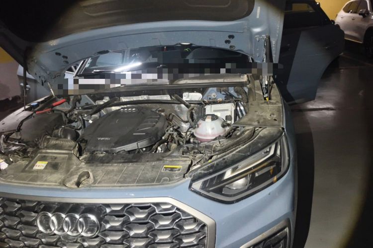 Used Audi Q5L Sportback 2022 Restyled 40 TFSI RS Kit Performance Version Engine Bay Left