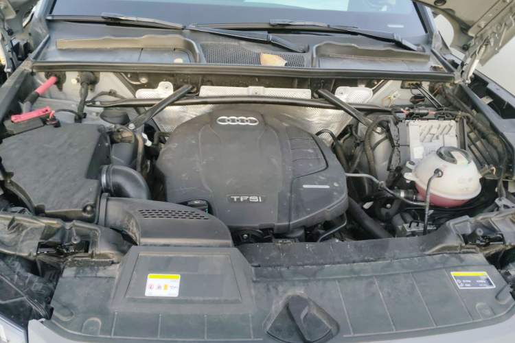 Used Audi Q5L Sportback 2022 45 TFSI Luxury Model Engine Bay