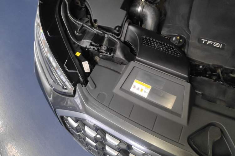 Used Audi Q5L Sportback 2022 40 TFSI Luxury Model Engine Bay Right