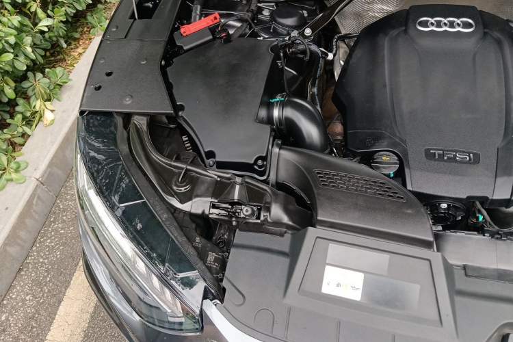Used Audi Q5L Sportback 2022 45 TFSI Luxury Model Engine Bay Right