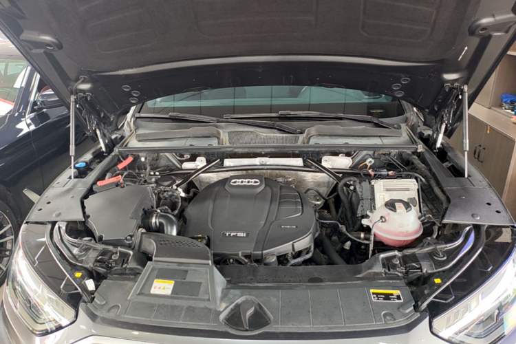 Used Audi Q5L Sportback 2022 40 TFSI Luxury Model Engine Bay