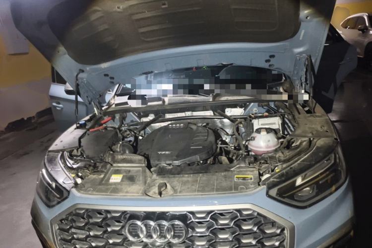 Used Audi Q5L Sportback 2022 Restyled 40 TFSI RS Kit Performance Version Engine Bay