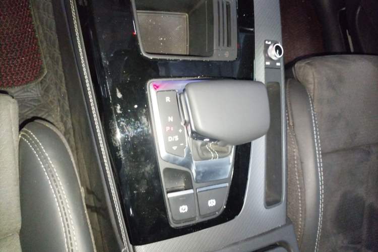 Used Audi Q5L Sportback 2022 40 TFSI Luxury Model Gear Lever