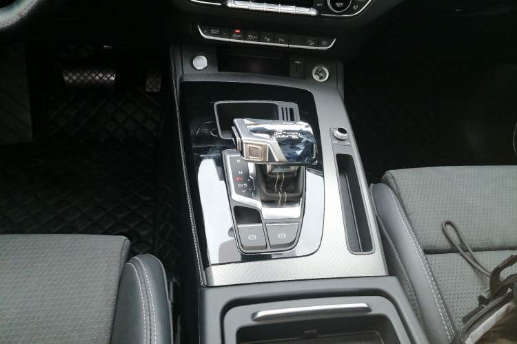 Used Audi Q5L Sportback 2022 45 TFSI Luxury Model Gear Lever