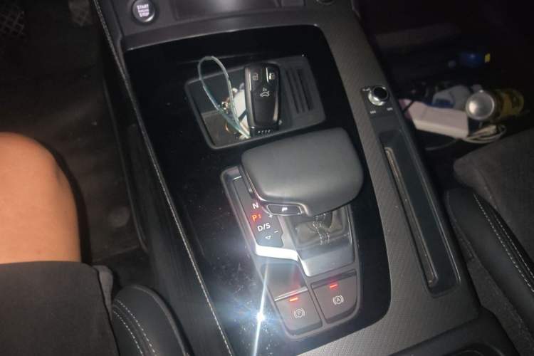 Used Audi Q5L Sportback 2022 40 TFSI Luxury Model Gear Lever