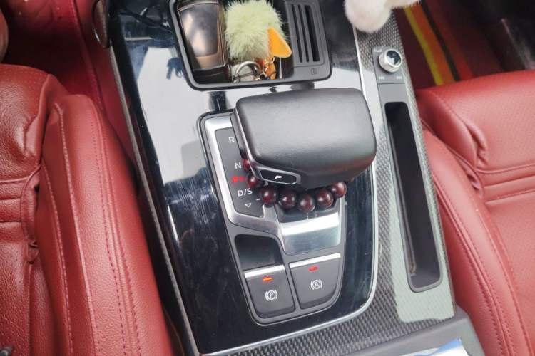 Used Audi Q5L Sportback 2022 40 TFSI RS Package Performance Model Gear Lever