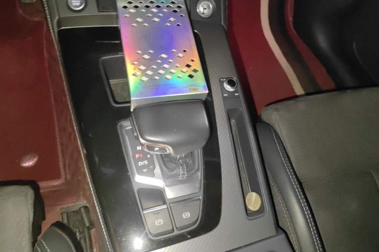 Used Audi Q5L Sportback 2022 40 TFSI Luxury Model Gear Lever
