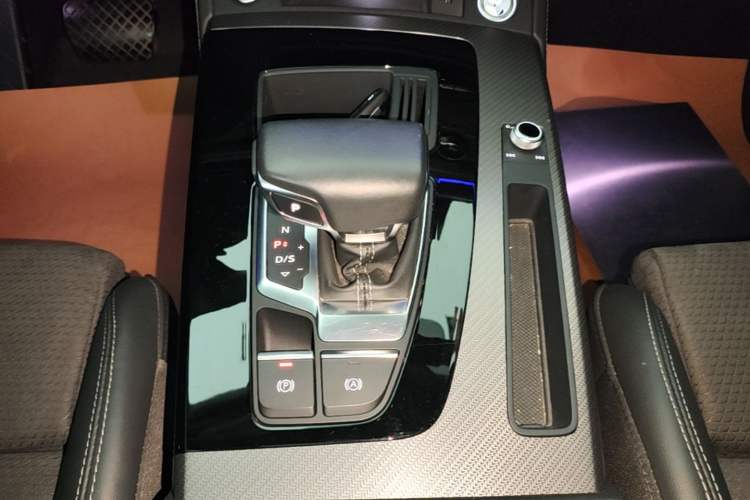 Used Audi Q5L Sportback 2022 40 TFSI Luxury Model Gear Lever