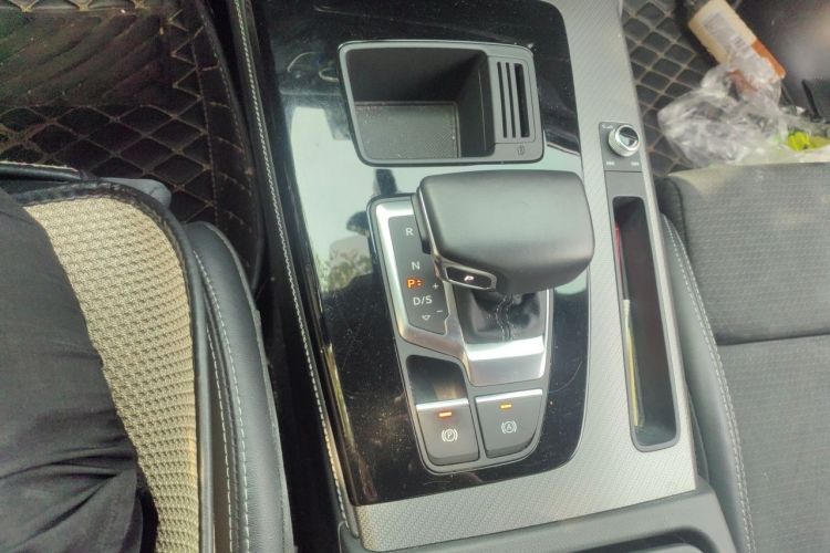 Used Audi Q5L Sportback 2022 40 TFSI Luxury Model Gear Lever