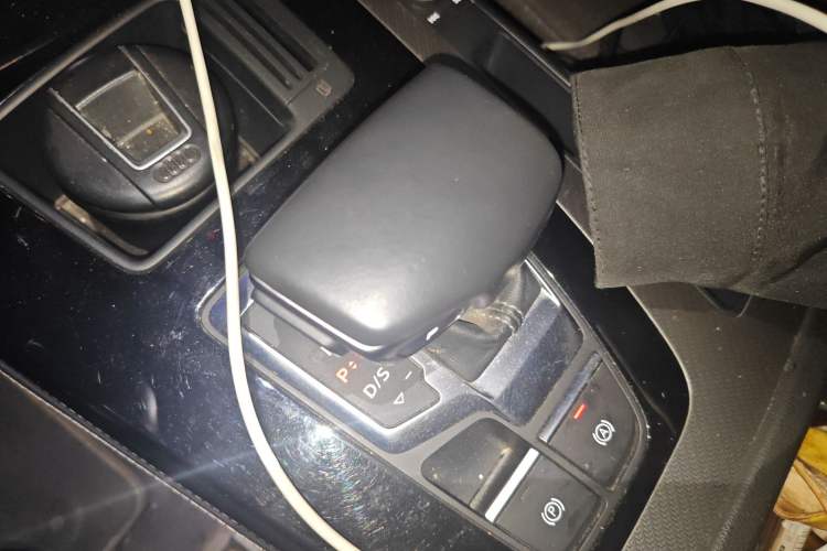 Used Audi Q5L Sportback 2022 40 TFSI Luxury Model Gear Lever