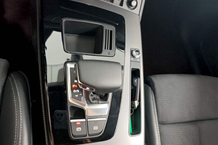 Used Audi Q5L Sportback 2022 40 TFSI Luxury Model Gear Lever