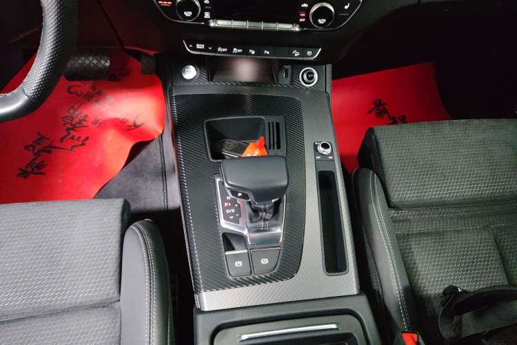 Used Audi Q5L Sportback 2022 Updated 45 TFSI Luxury Edition Gear Lever