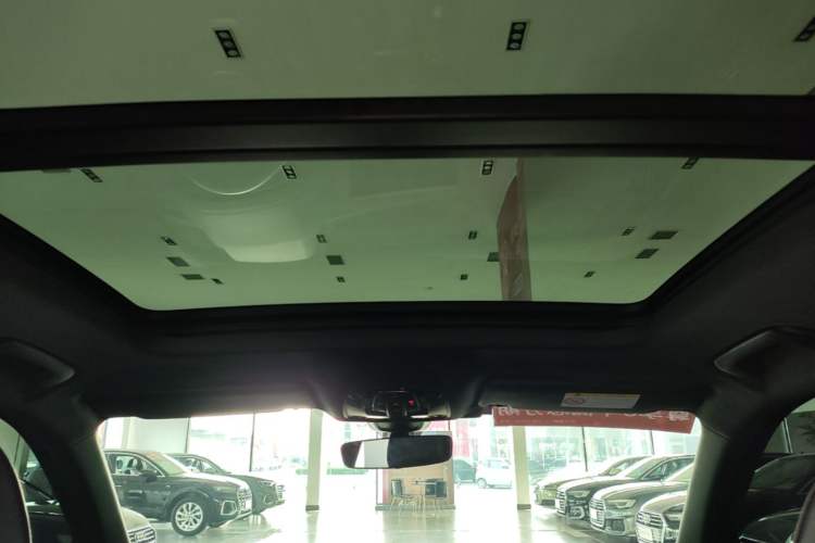 Used Audi Q5L Sportback 2022 40 TFSI Luxury Model Headliner