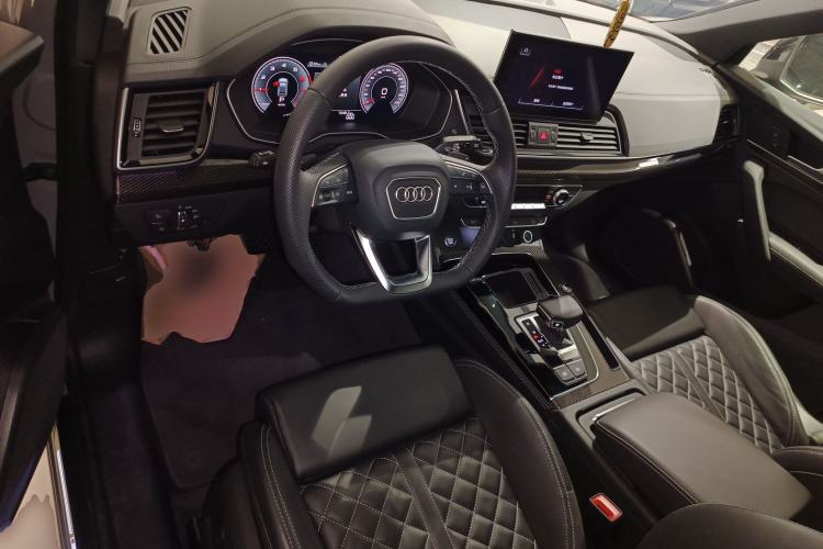 Used Audi Q5L Sportback 2022 40 TFSI Fashion Model Interior 2