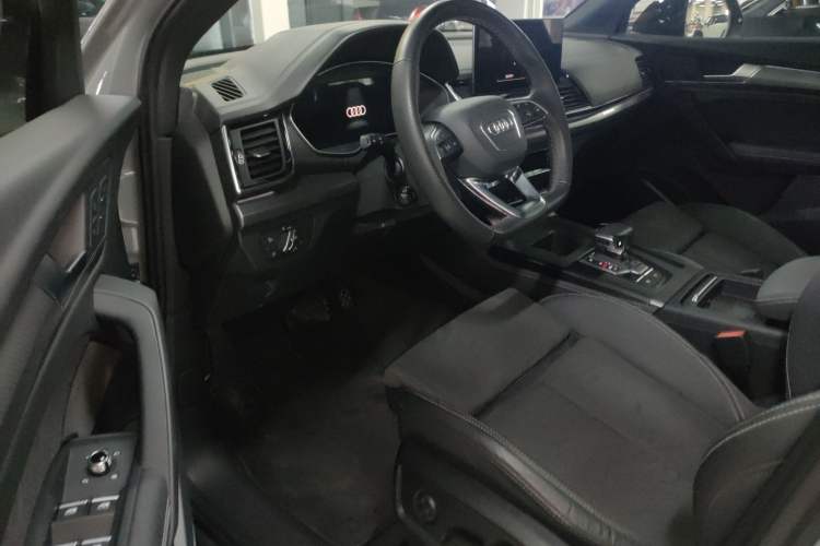 Used Audi Q5L Sportback 2022 Updated 45 TFSI Luxury Edition Left Front Seat